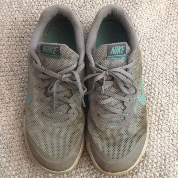 Nike Shoes - Nike Flex Experience RN 4
